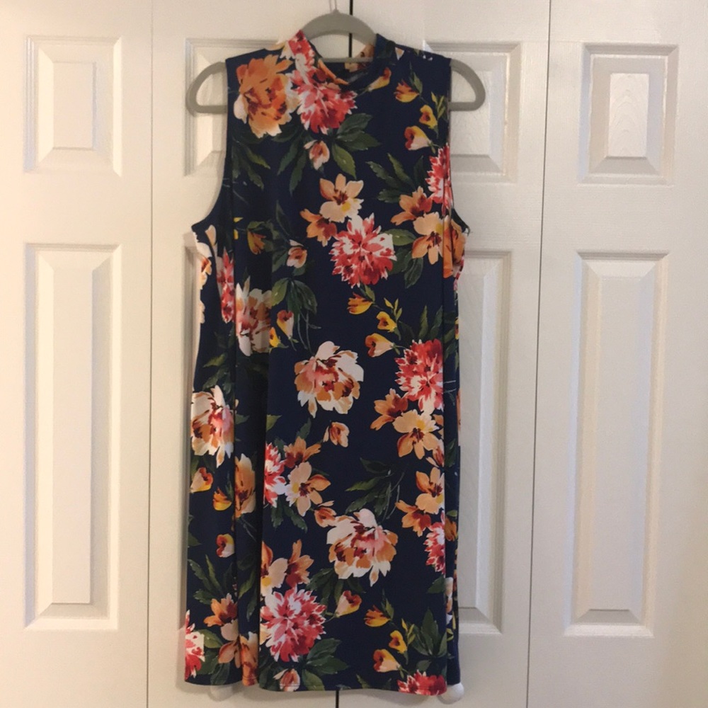 Never worn - Sleeveless Floral dress
